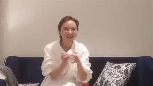 【经典探花】真实记录铁牛与美艳女主激情第三弹！调情前戏后直入正戏，真实偷拍完整记录 海报