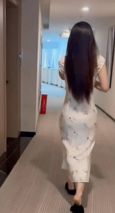暑假約炮大三極品女神身穿豹紋內褲行床笫之歡主動調情發騷操起來呻吟不斷 海报