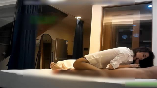 黑丝OL大长腿开档丝袜诱惑难挡，美女欲火焚身让人欲罢不能！ 海报