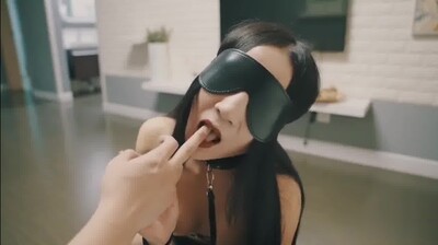 饥渴御姐骚母狗，跪求主人狠狠调教！ 海报