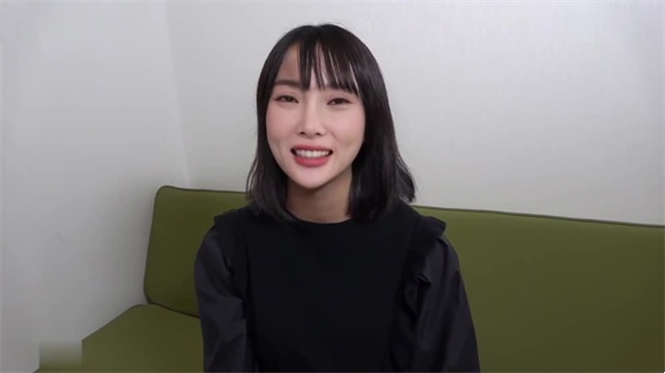李小璐女星下海无码新作：粉嫩小穴灌满男人精华 海报