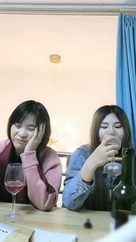 变态哥套路两个工厂妹子回家喝酒下药灌倒一块干苗条妹子药力不够醒来拼命反抗. 海报