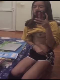 这骚货，还没等作业写完呢，就在这里开始自己发骚了。 海报