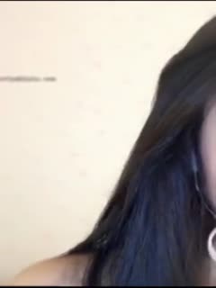 【直播】大眼睛女神御姐主播放福利热辣红唇假屌自慰挑逗然后在洗澡直播阴毛旺盛感觉小穴很紧有撸点 海报