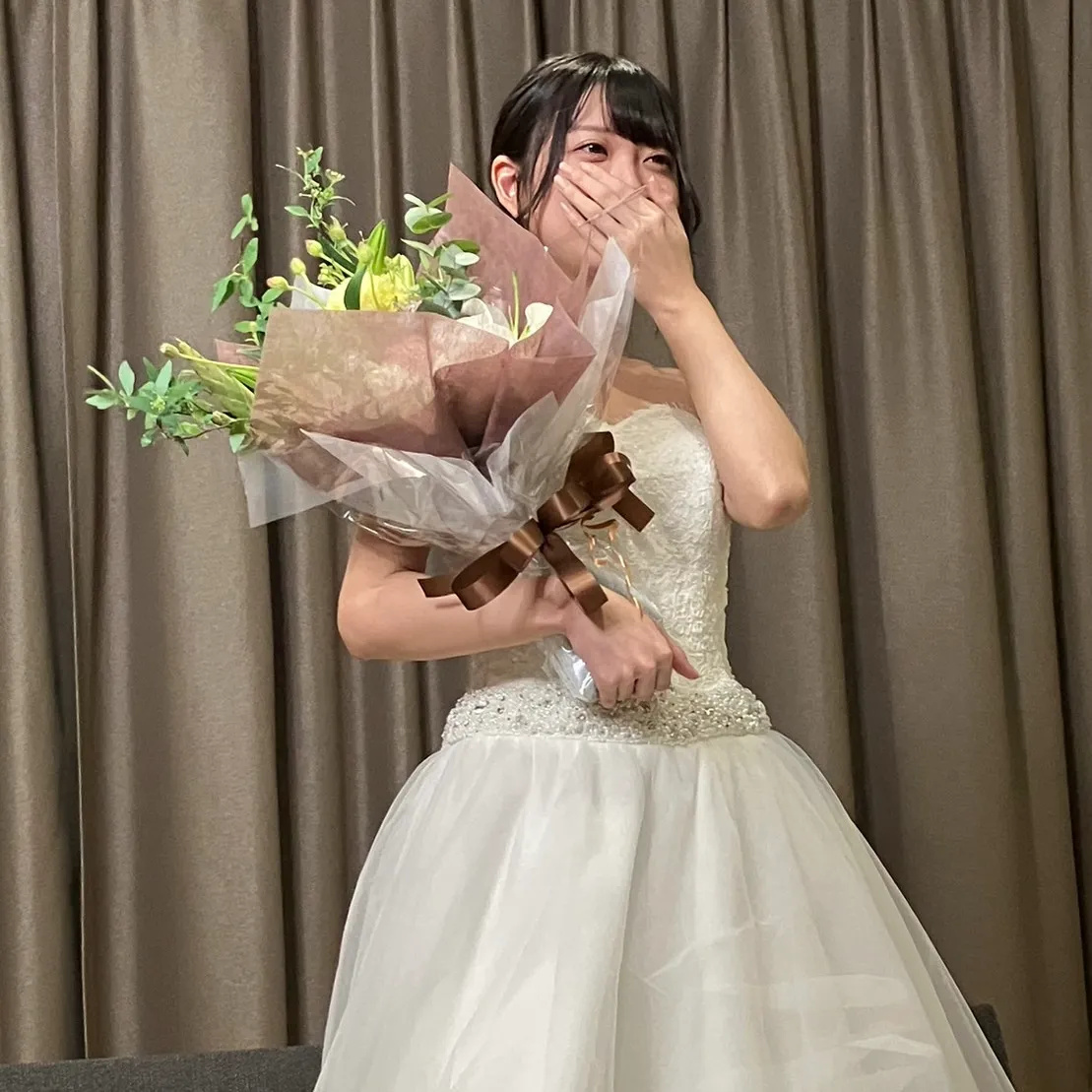 【终于开始贩卖】惠理佳泪下的毕业婚礼！在粉丝感谢祭的个人摄影会上挑战奖励！附有写真集的先行销售版！-cd5 海报