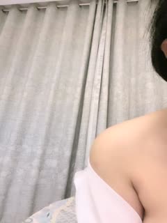 南巷猫_性感尤物大奶美女假屌吸在桌子上骑坐猛捅骚穴流白浆，浴室摸穴喷水. 海报
