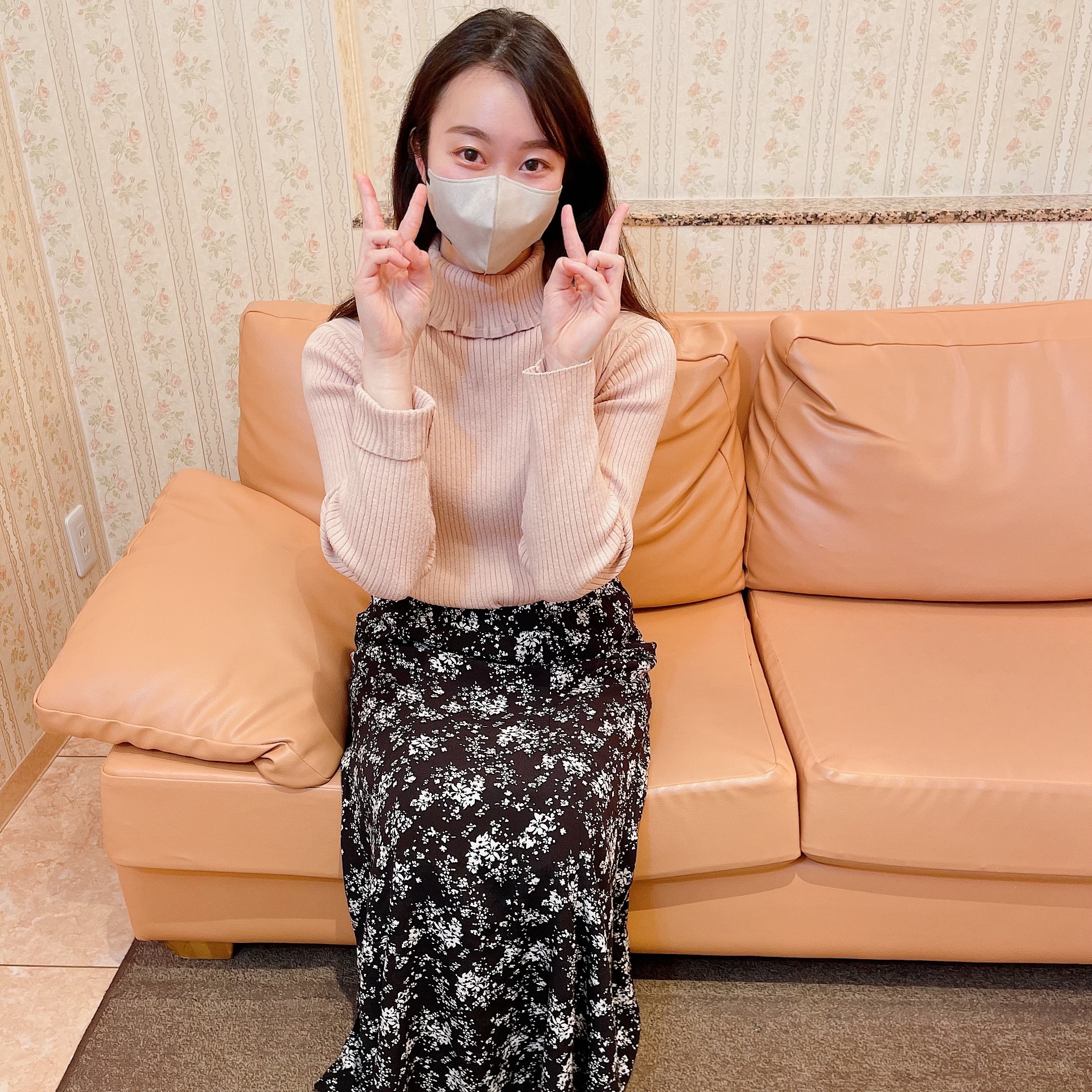 一看就知道完全的处女K先生，19岁女大学生，出生以来第一次的SEX生插入，中出，嘎嘎哭，，尖叫！！但是活-cd1 海报