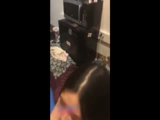 清纯嫩妹与闺蜜共享男友双飞 极品美女假屌插穴试衣间口交等～01 海报