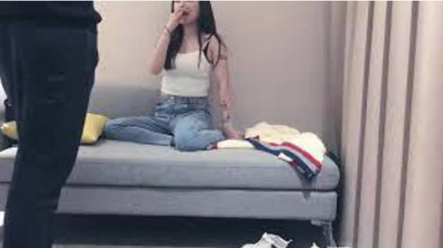 高颜大奶小姐姐你这个怎么这么大吖这个吊简直吊老公我爽够了我错了身材丰满被大鸡吧多姿势从沙发操到床 海报