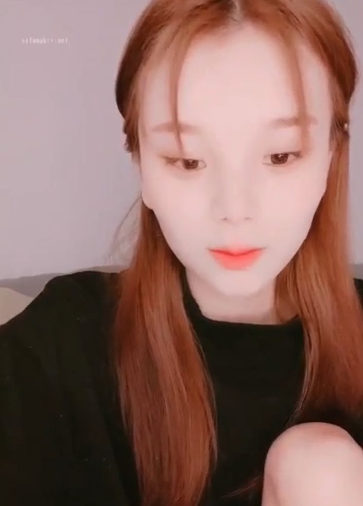 2024年4月，超级粉嫩，【十八岁小妞】，刚满十八岁~就被无套内射~好爽，清新自然一秒带你想起初恋2 海报