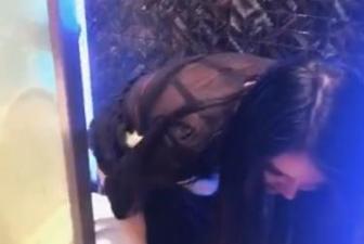 女神级美女和炮友剧情演绎酒吧唱歌上厕所被人闯进来硬干. 海报