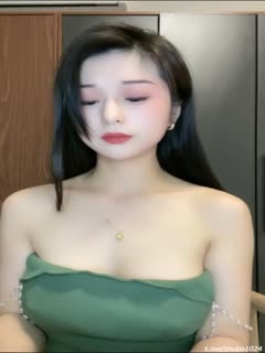 #七月 高颜值白皙皮肤极品女神，裸舞诱惑 海报