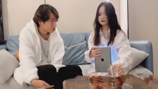 【糖心Vlog】 被下药迷奸的性感设计师 海报